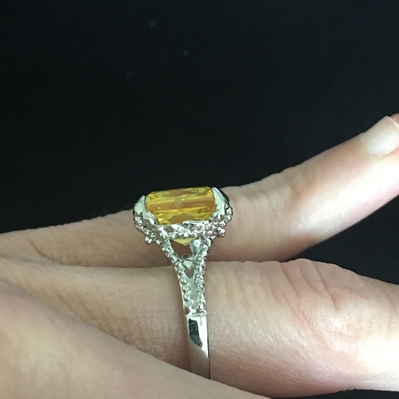 Yellow Rhinestone Cocktail Fashion Ring Size 6 - Picture 4 of 8